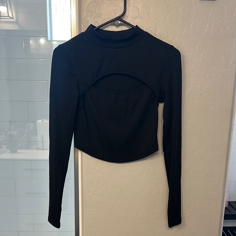 SHEIN Black Cut Out Crop shirt -